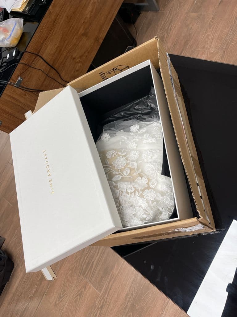 Ejemplo de mercancia liberada - Vestido Caja